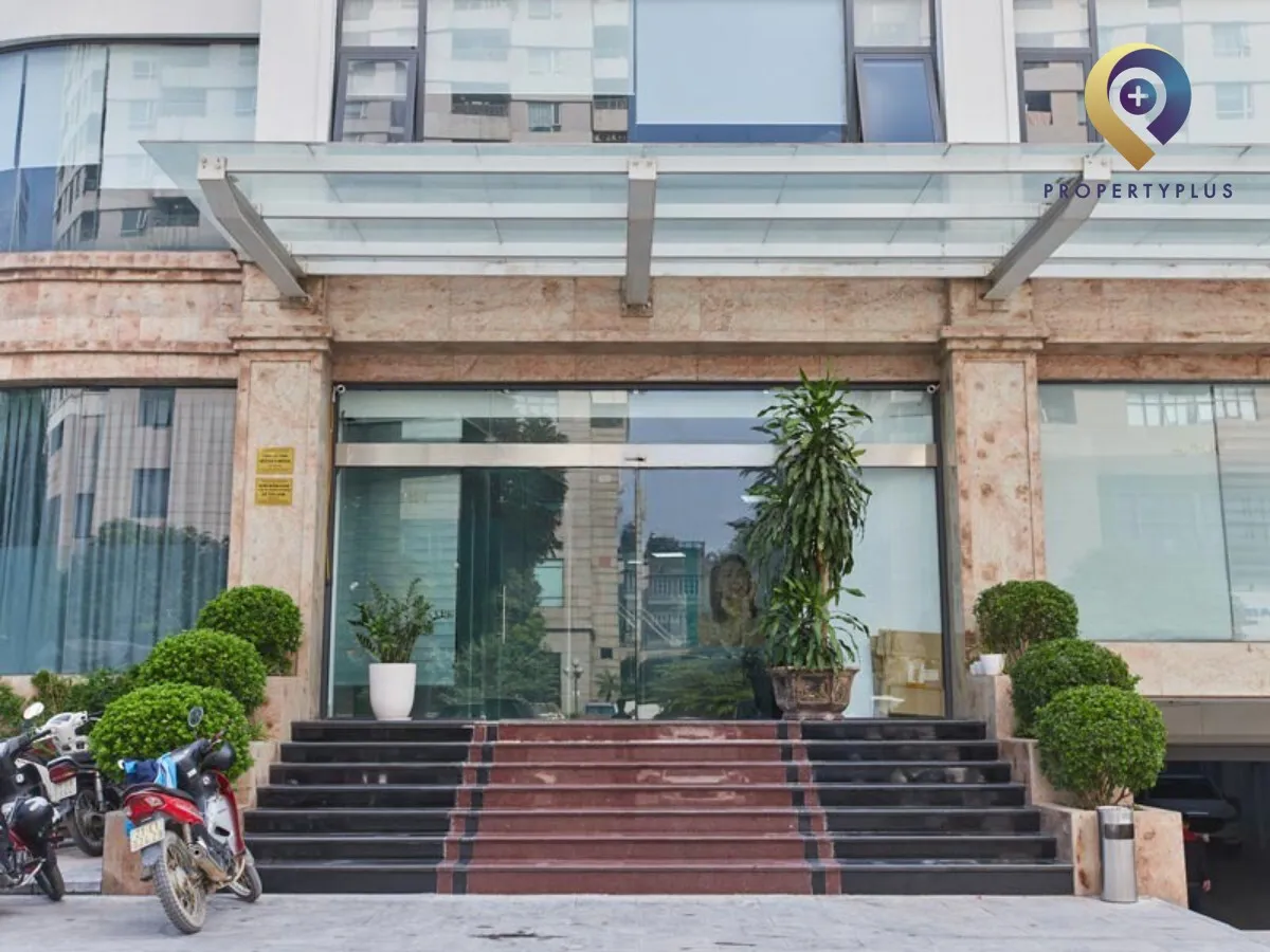 Lối vào chính của Tòa nhà C-Plus Office